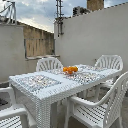 Casa Vacanze Al Trenta3 Marsala Exterior foto